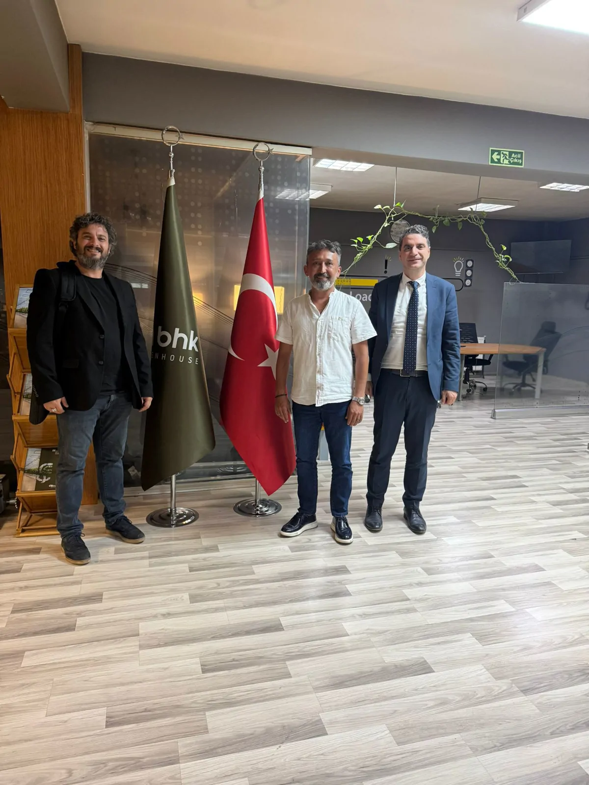 UR-GE Projesi kapsamında yürütülen ihtiyaç analizi çalışmaları çerçevesinde, Strateji 360 firması ile birlikte üyemiz BHK Greenhouse firmasını ziyaret ettik. 